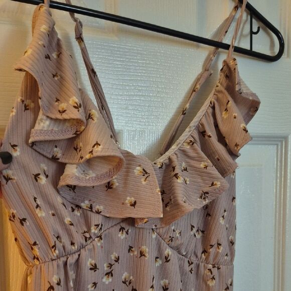 🎁3/$30🎁 Culture Code (Sz M) Lavendar Floral Ruffle Sleeveless Top - Picture 5 of 9